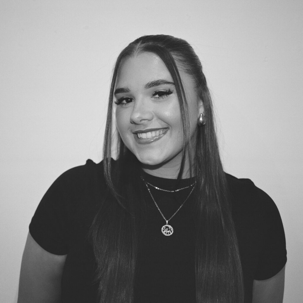 NiaJames headshot e1777558349851