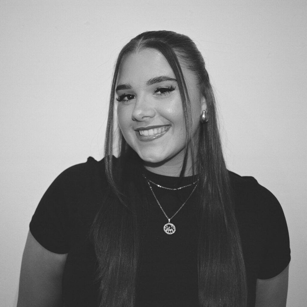 NiaJames headshot e1779979132885